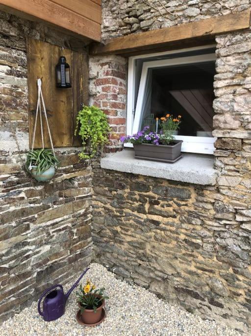 Gite De L'Hotel Castel Couvains  エクステリア 写真